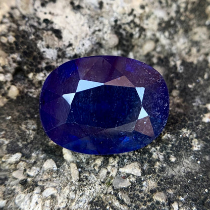 Blauer Saphir aus Thailand – 13,55 Karat/15,04 Ratti