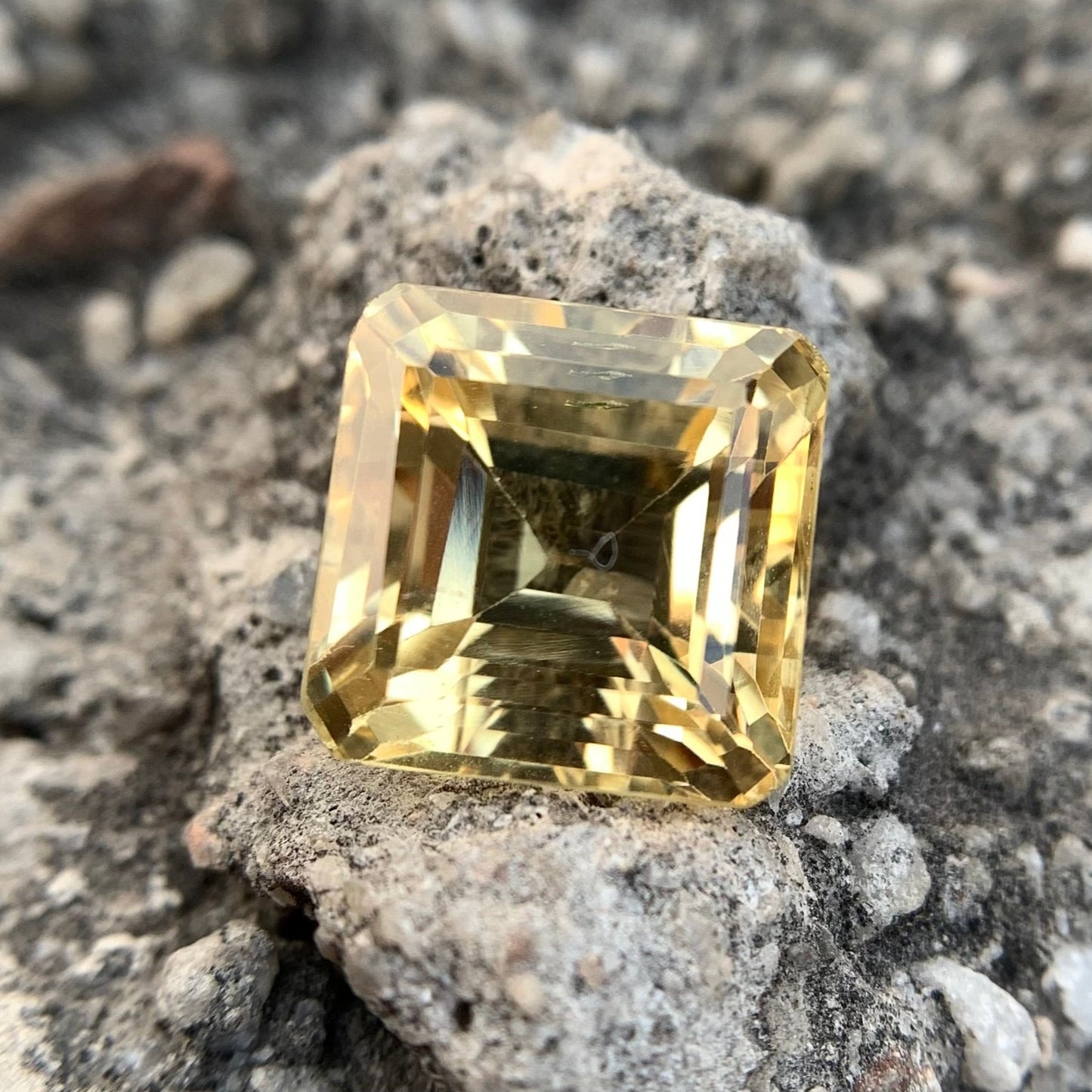 Natural Citrine - 11.75 Carat/13.04 Ratti