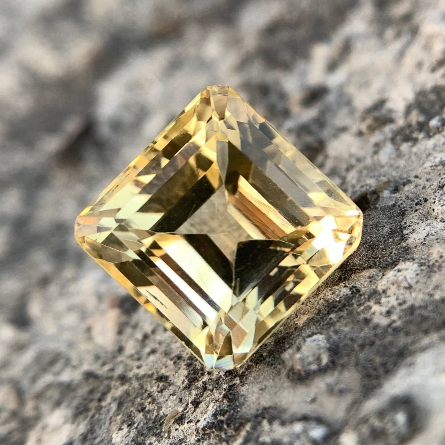 Natural Citrine - 11.75 Carat/13.04 Ratti