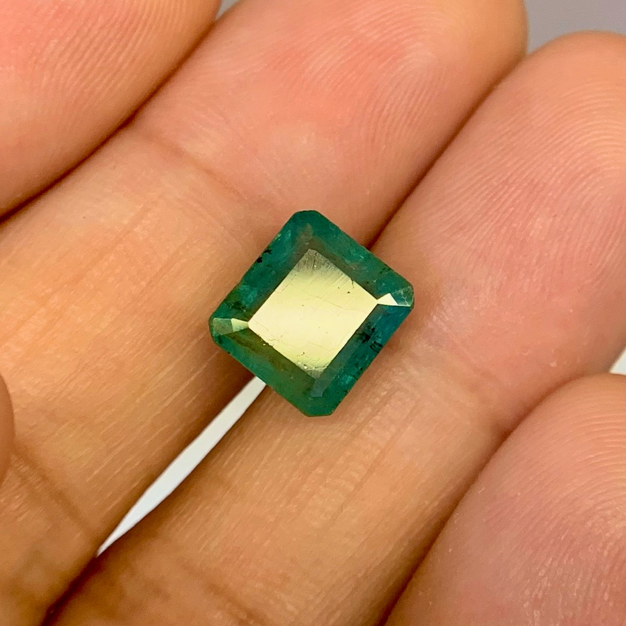 Natural Emerald -4.34 Carat/4.82 Ratti