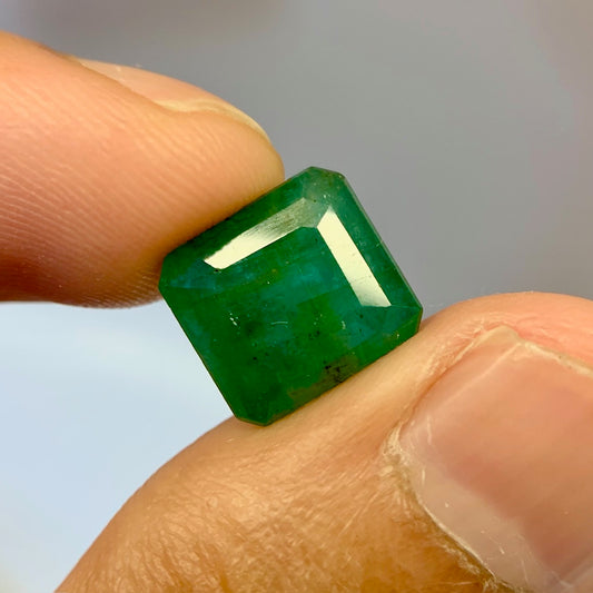 Natural Emerald -7.30 Carat/8.10 Ratti