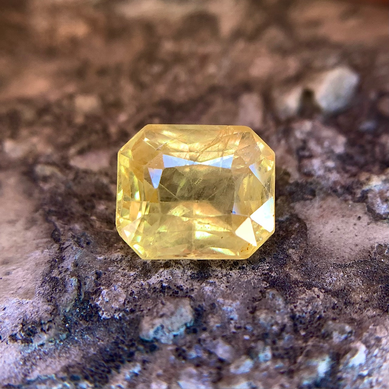 Natural Ceylon Sapphire - 6.44 Carat/7.15 Ratti