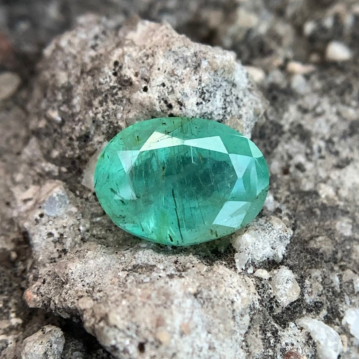 Natural Emerald - 5.65 carat/6.27 Ratti