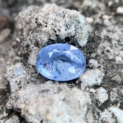 Natürlicher blauer Saphir – 4,10 Karat/4,55 Ratti