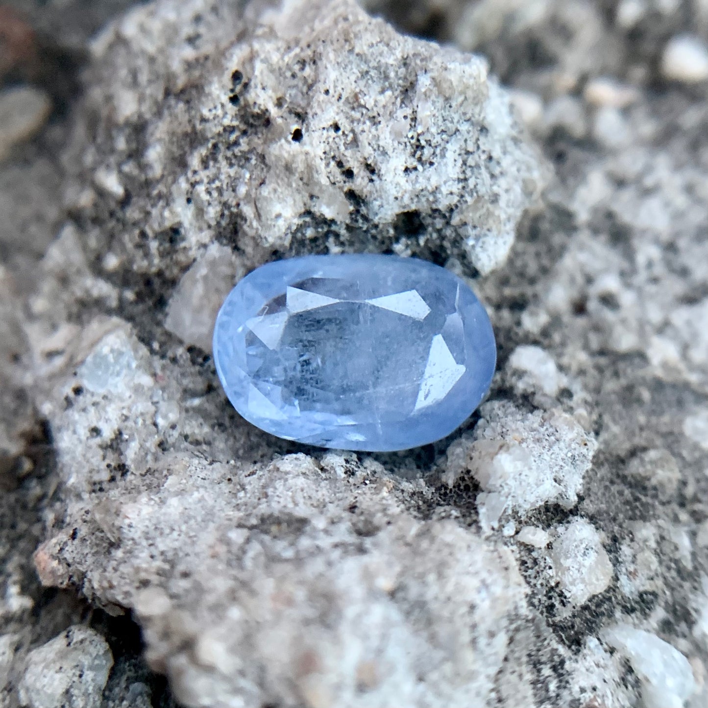 Natural Blue Sapphire - 4.00 Carats/4.44 Ratti