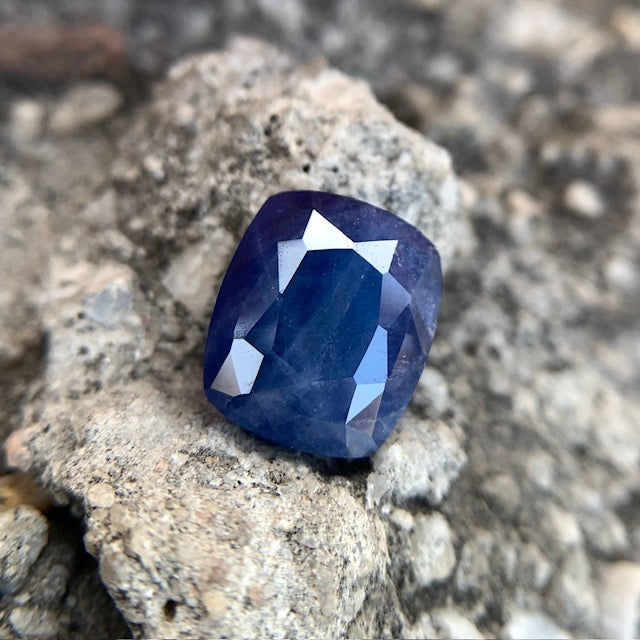 Natural Blue Sapphire - 8.64 Carats/9.59 Ratti