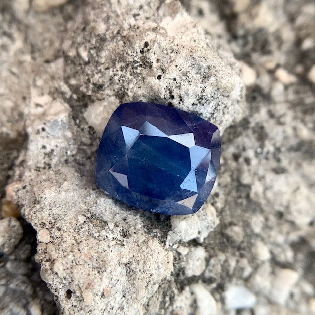 Natural Blue Sapphire - 8.64 Carats/9.59 Ratti