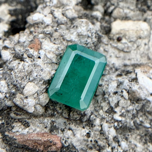 Natural Emerald - 4.10 carat/4.55 Ratti