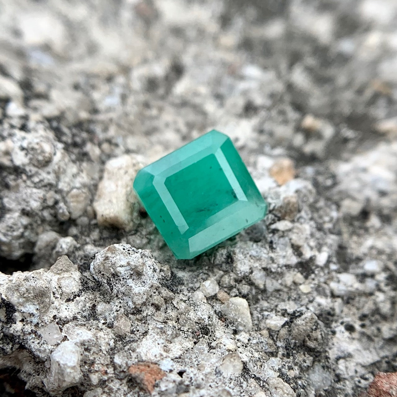 Natural Emerald - 5.00 carat/5.55 Ratti