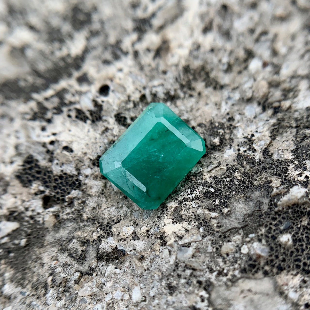 Natural Emerald - 4.55 carat/5.05 Ratti