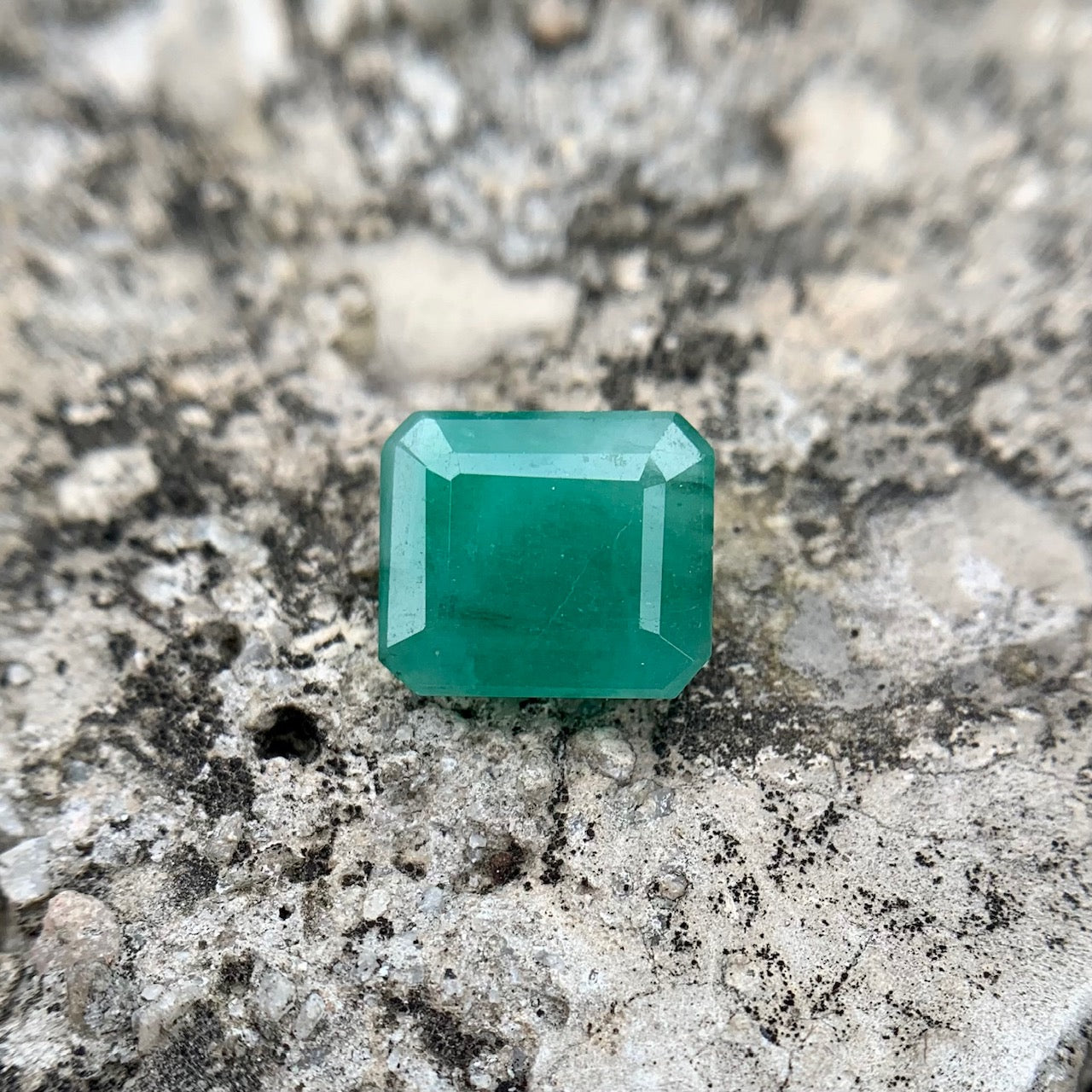 Natural Emerald - 4.80 carat/5.33 Ratti