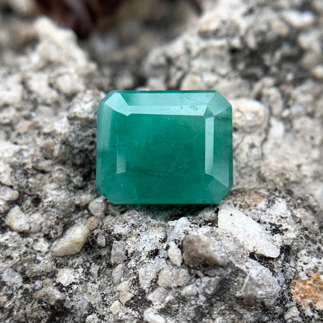 Natural Emerald - 4.80 carat/5.33 Ratti