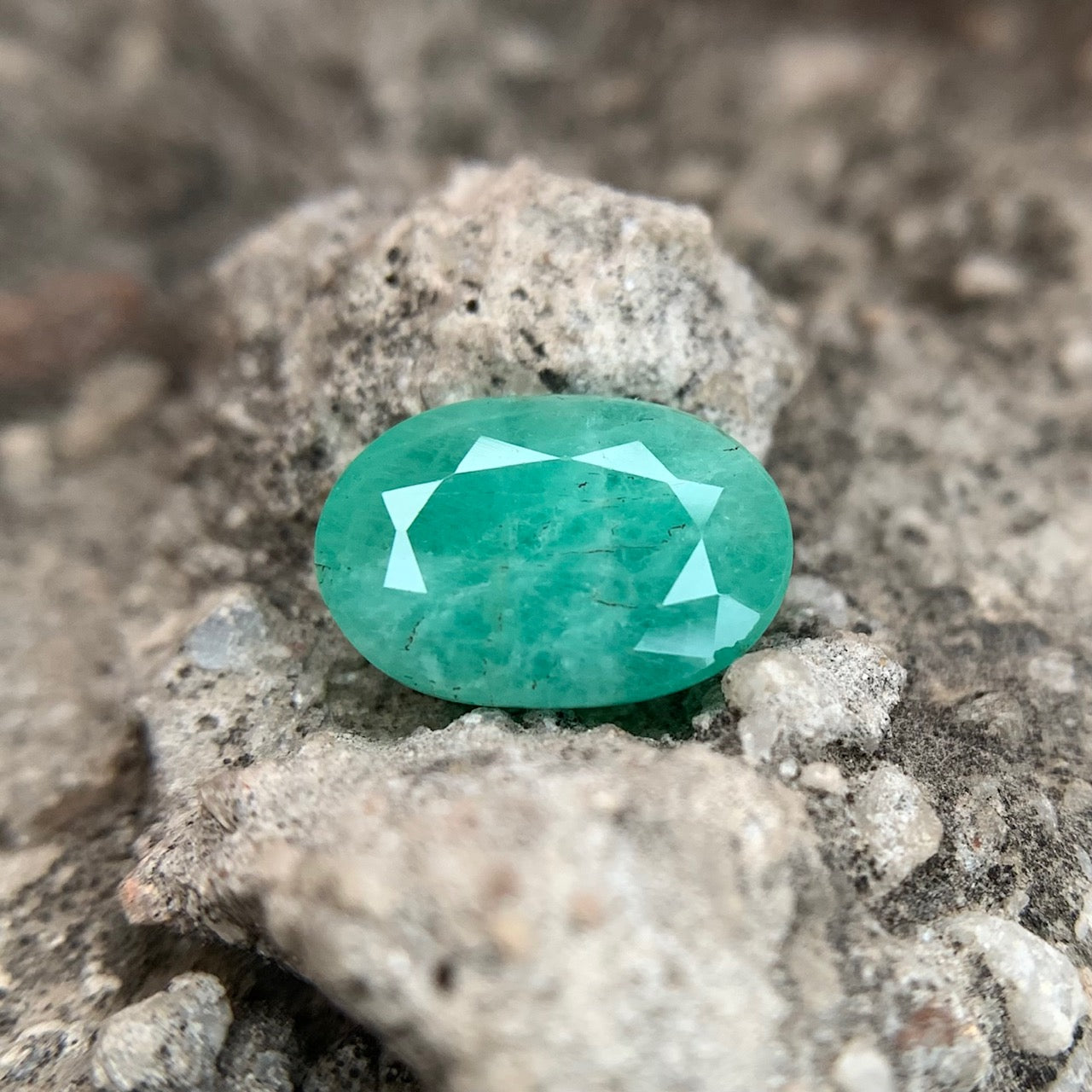 Natural Emerald - 4.15 carat/4.60 Ratti