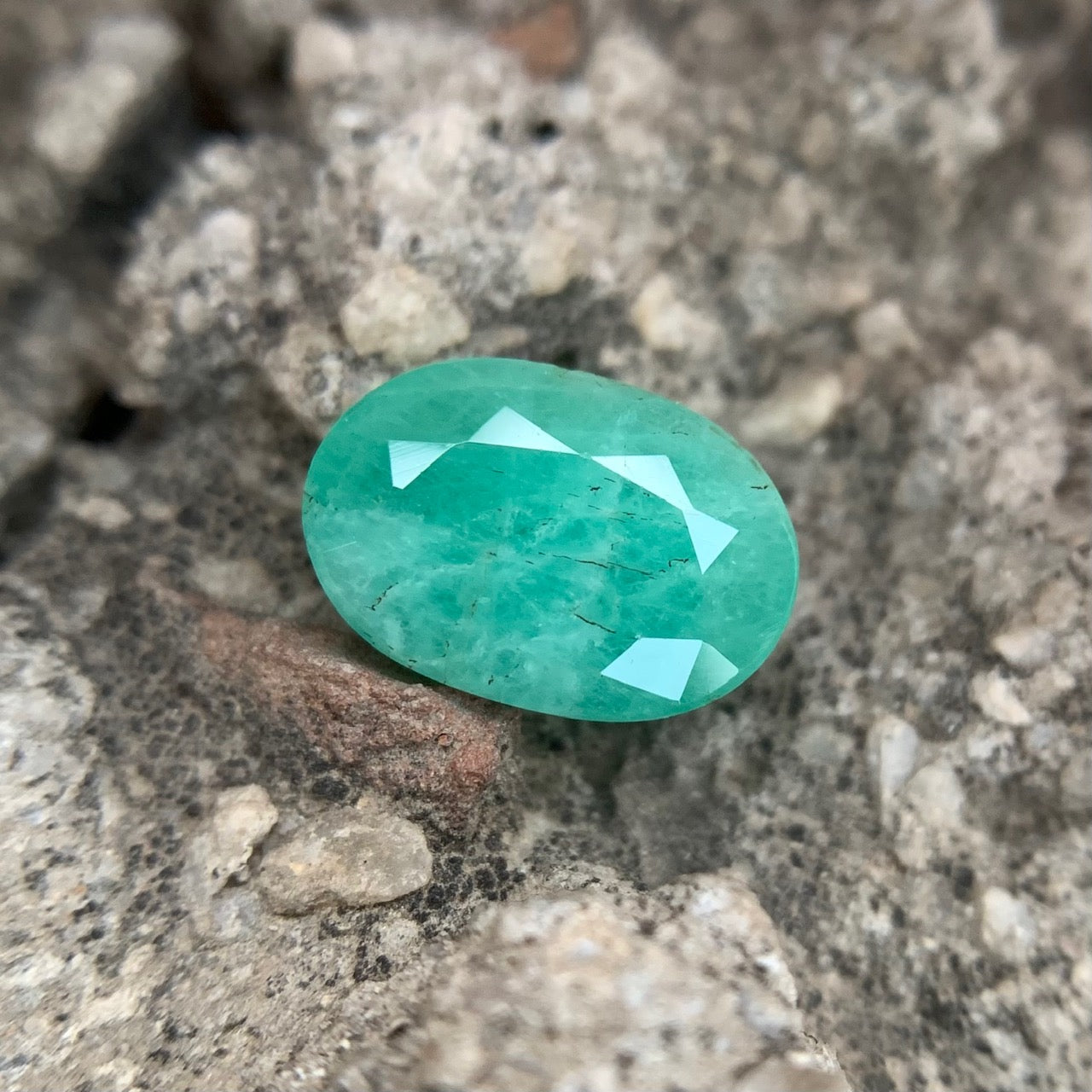 Natural Emerald - 4.15 carat/4.60 Ratti