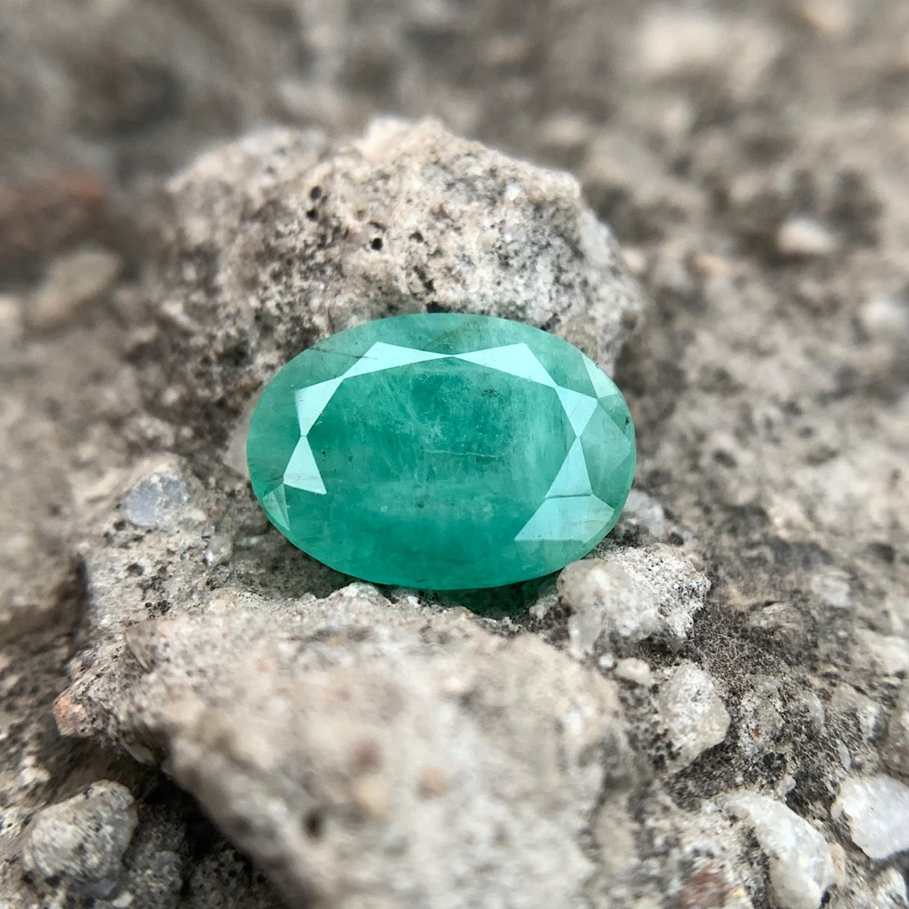 Natural Emerald - 3.45 carat/4.00 Ratti