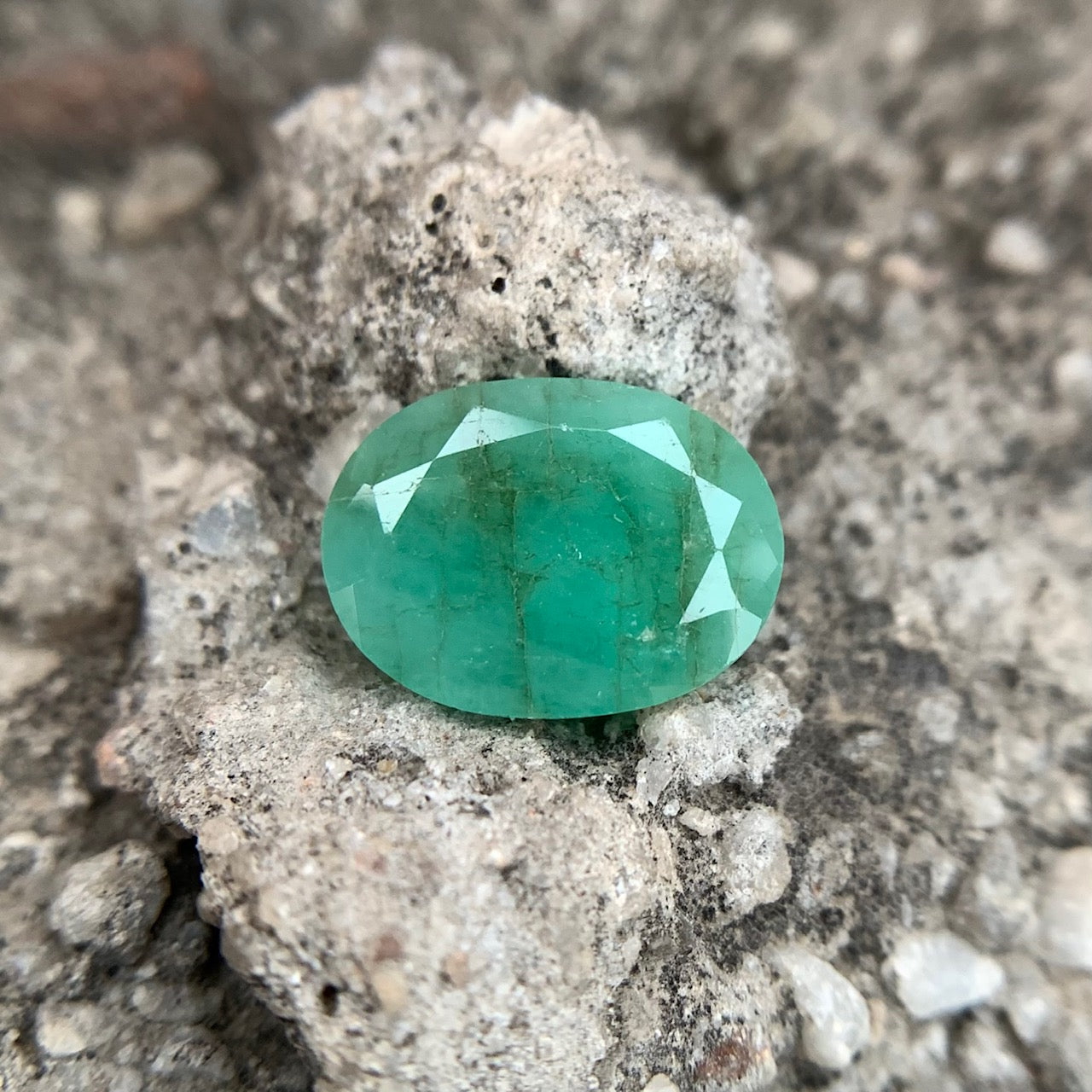 Natural Emerald - 5.20 carat/5.80 Ratti