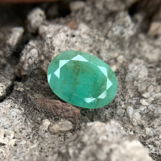 Natural Emerald - 5.20 carat/5.80 Ratti