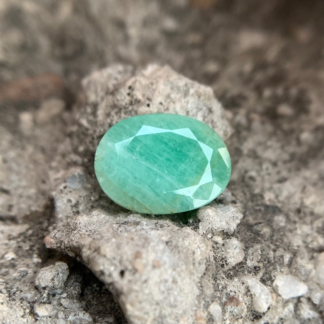 Natural Emerald - 6.20 carat/7.00 Ratti