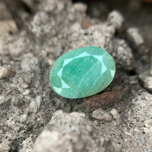 Natural Emerald - 6.20 carat/7.00 Ratti