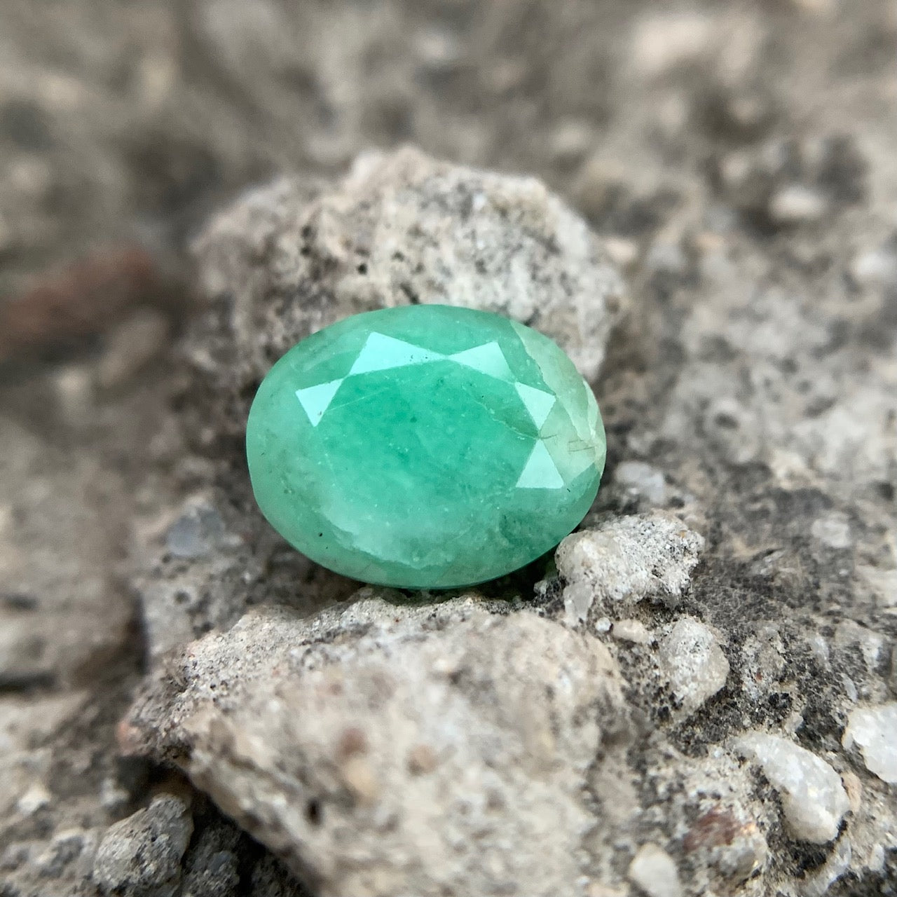 Natural Emerald - 5.25 carat/5.90 Ratti