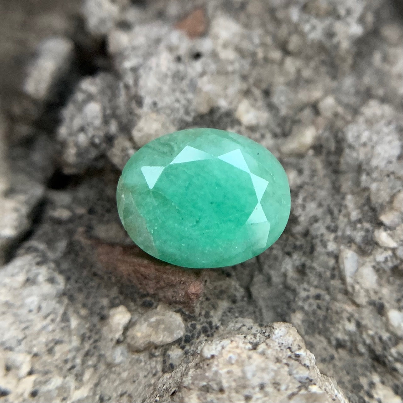 Natural Emerald - 5.25 carat/5.90 Ratti