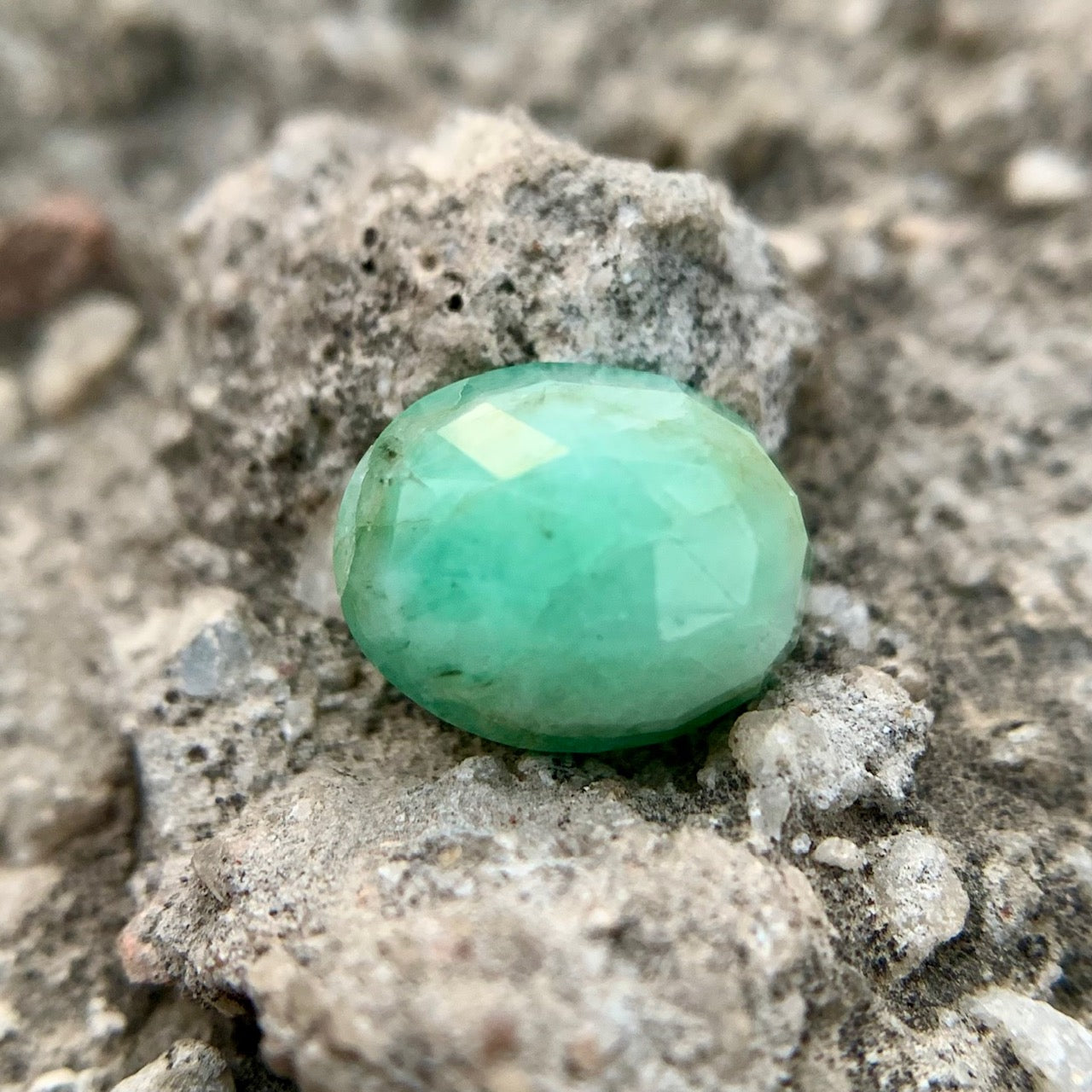 Natural Emerald - 5.25 carat/5.90 Ratti