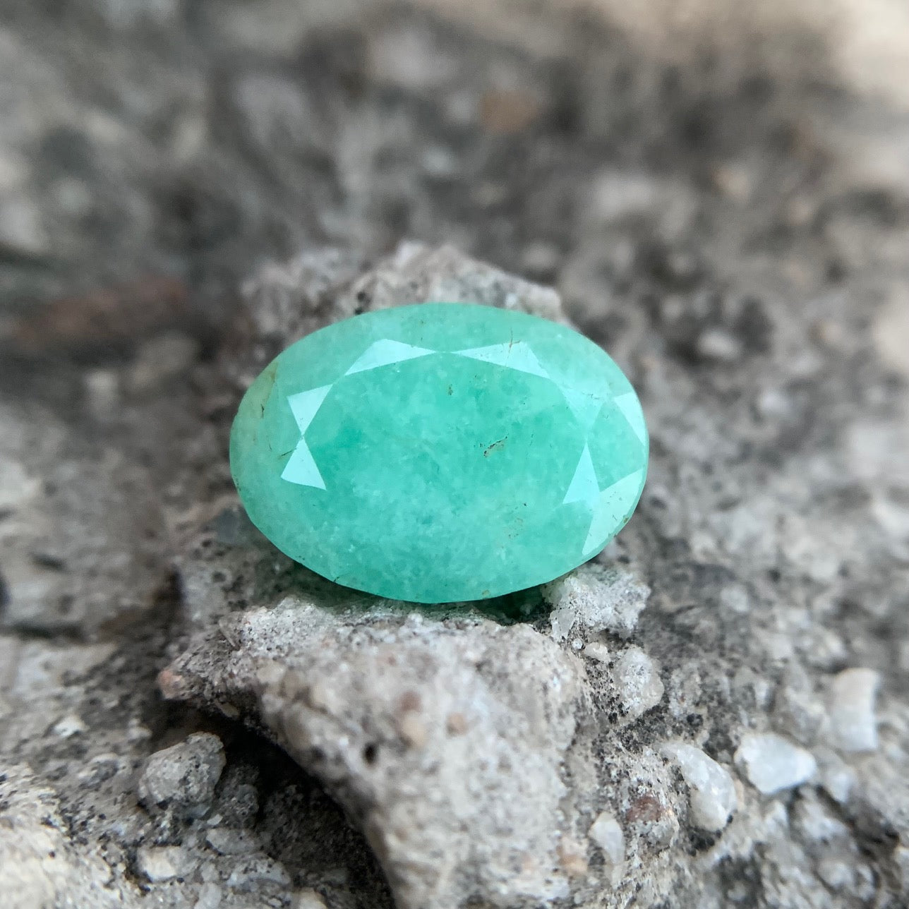 Natural Emerald - 9.25 carat/10.27 Ratti