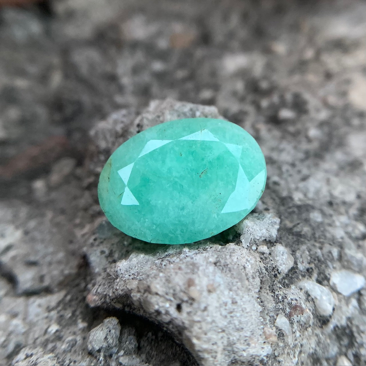 Natural Emerald - 9.25 carat/10.27 Ratti