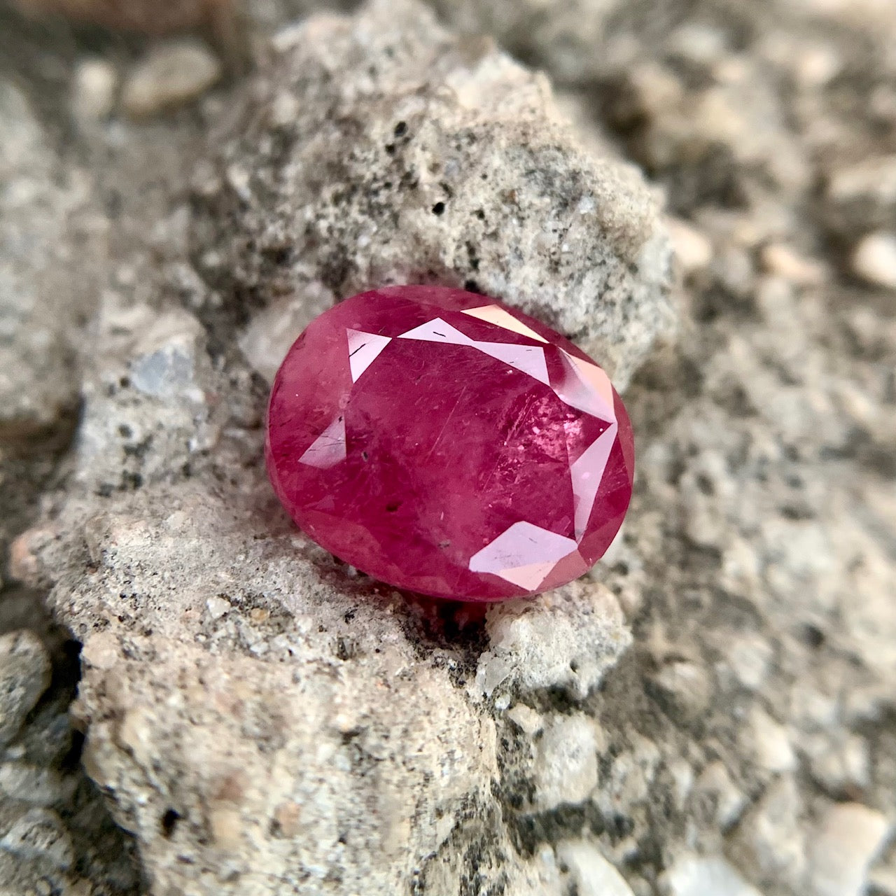 Natural Ruby - 8.00 Carats/8.88 Ratti