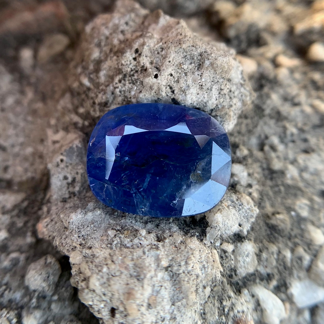 Natural Blue Sapphire - 7.23 Carats/8.02 Ratti