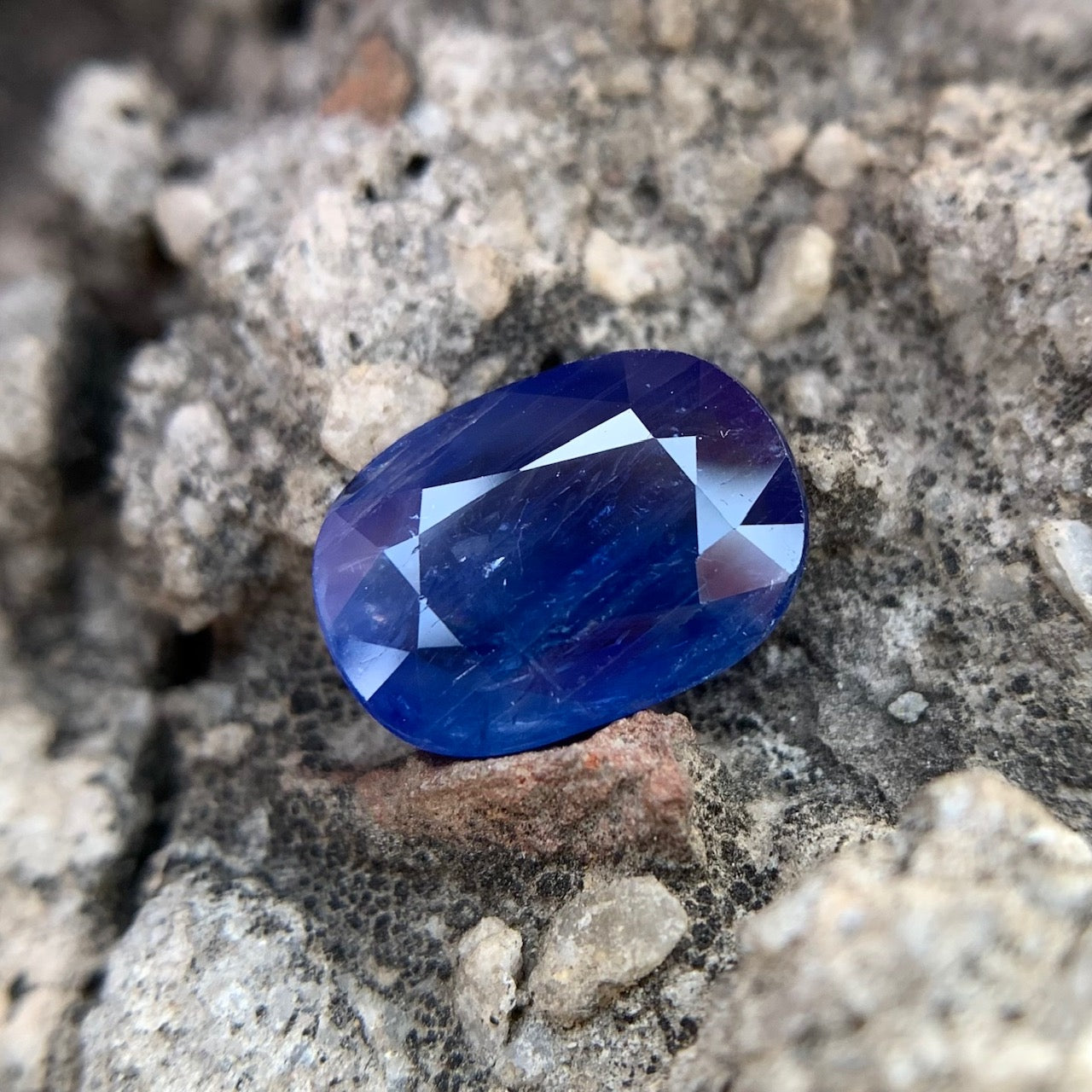 Natural Blue Sapphire - 4.06 Carats/4.51 Ratti