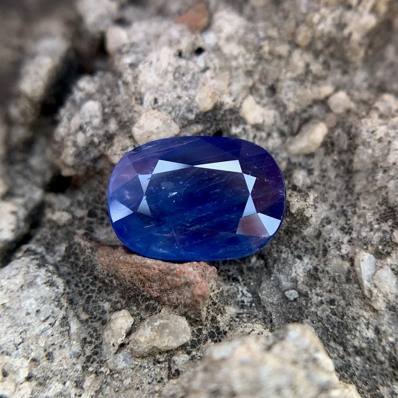 Natural Blue Sapphire - 4.06 Carats/4.51 Ratti