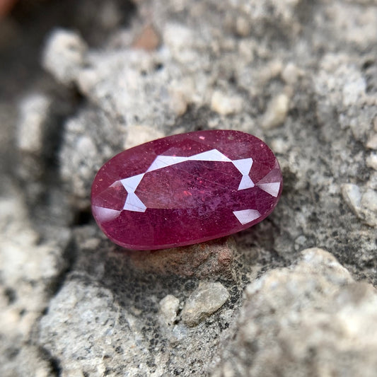 Natural Ruby - 8.15 Carats/9.05 Ratti