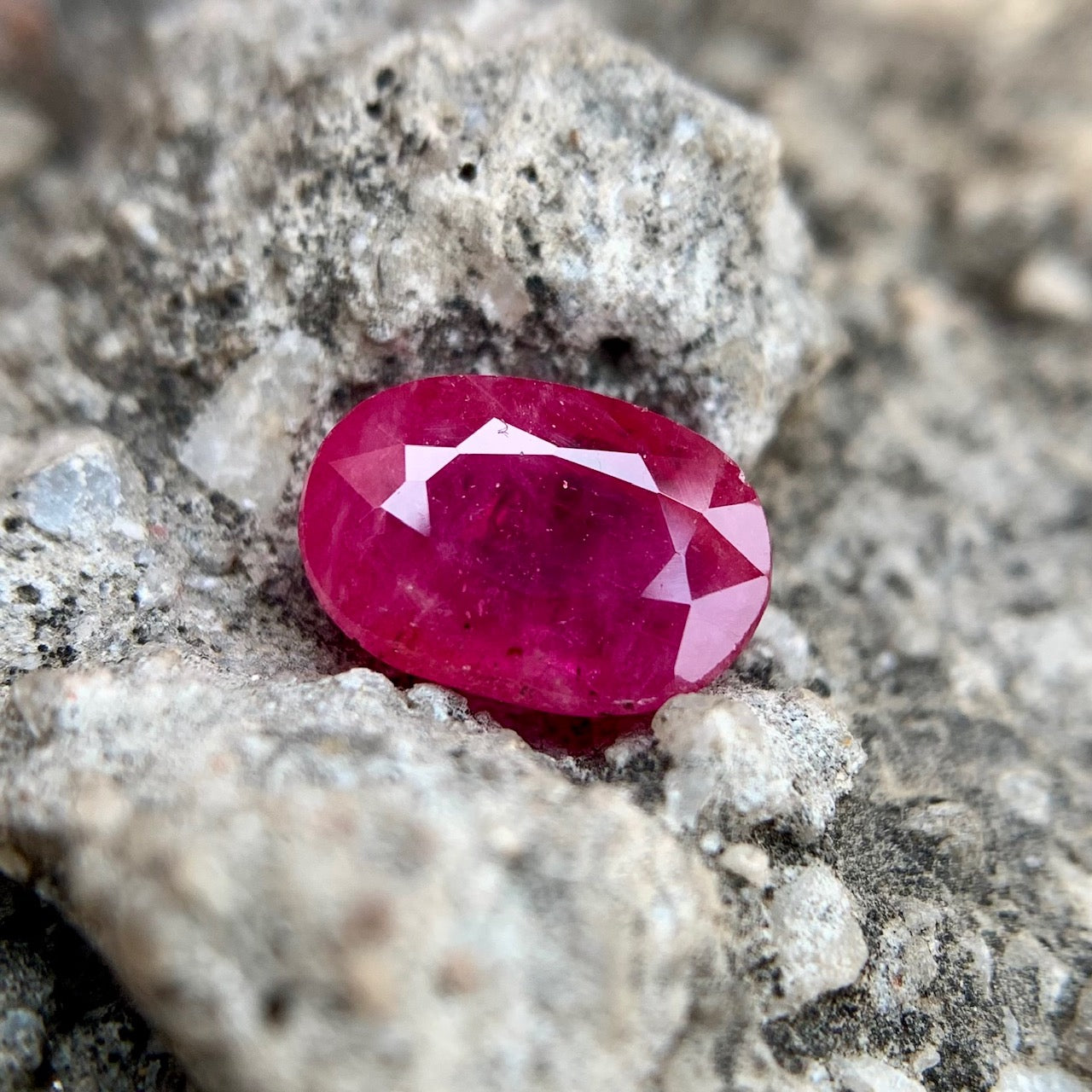 Natural Ruby - 4.10 Carats/4.55 Ratti