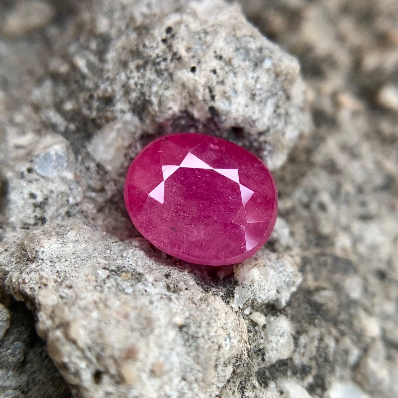 Natural Ruby - 5.10 Carats/5.66 Ratti