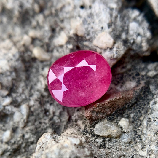 Natural Ruby - 5.10 Carats/5.66 Ratti