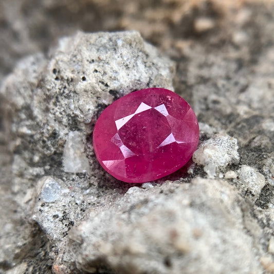 Natural Ruby - 4.55 Carats/5.05 Ratti