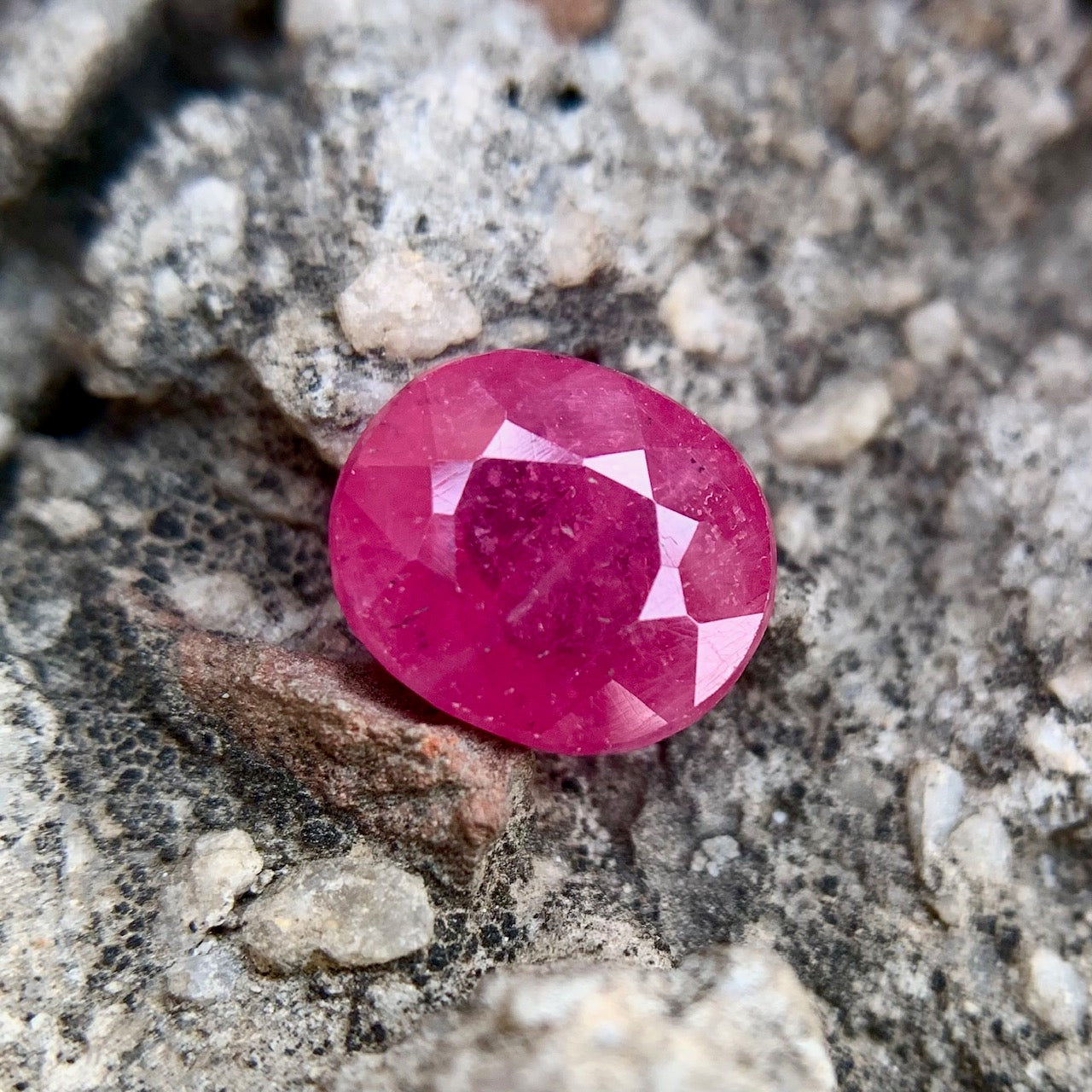 Natural Ruby - 4.55 Carats/5.05 Ratti