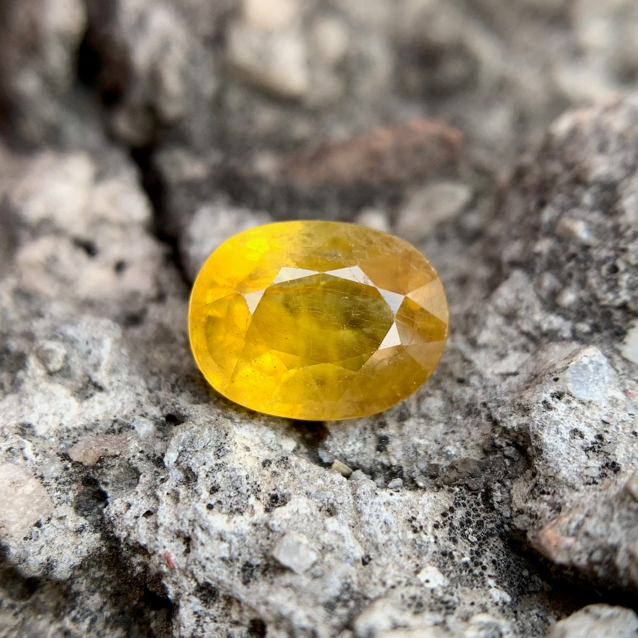 Natural Yellow Sapphire - 4.55 Carat/5.05 Ratti