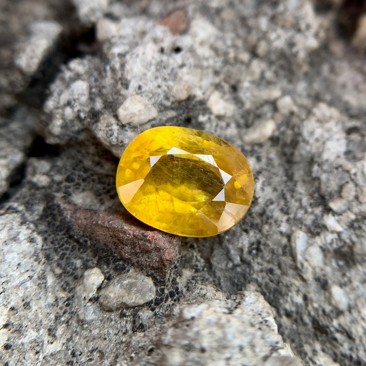 Natural Yellow Sapphire - 4.55 Carat/5.05 Ratti