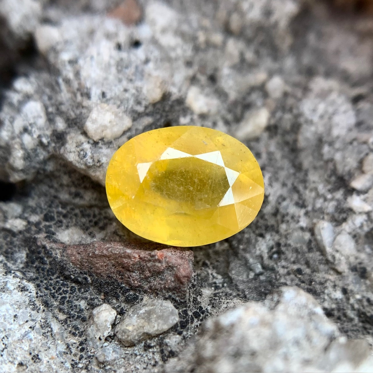 Natural Yellow Sapphire - 4.46 Carat/4.95 Ratti