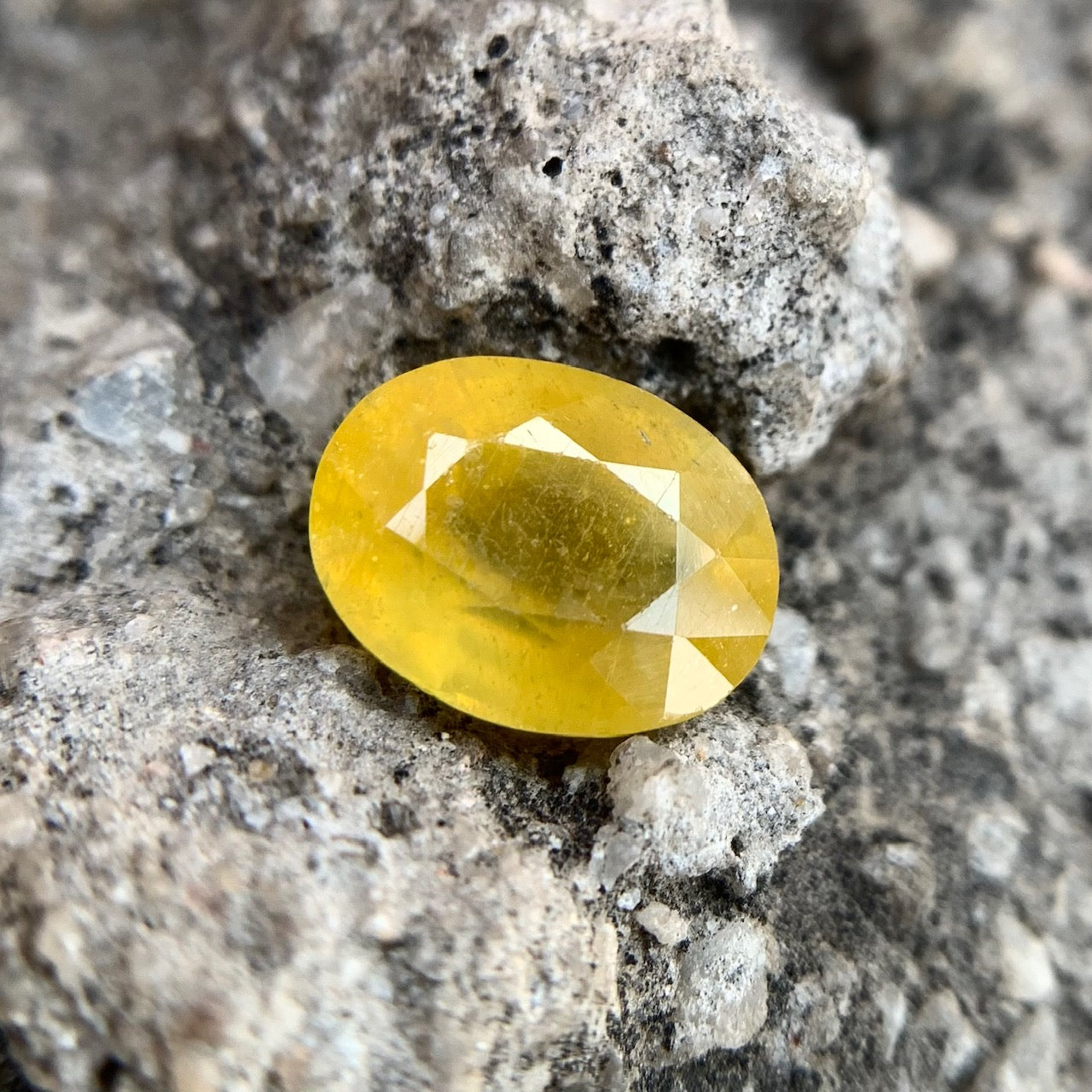 Natural Yellow Sapphire - 4.46 Carat/4.95 Ratti