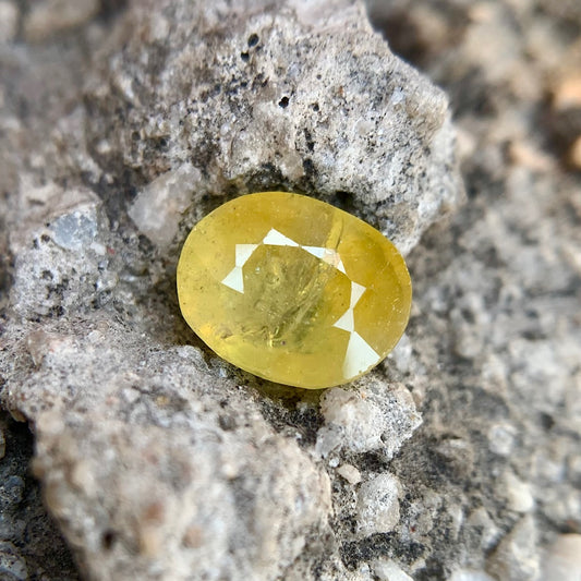 Natural Yellow Sapphire - 4.70 Carat/5.22 Ratti