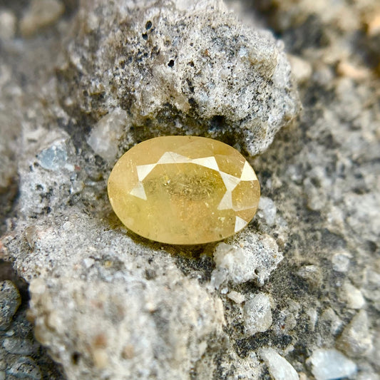 Natural Yellow Sapphire - 4.25 Carat/4.71 Ratti