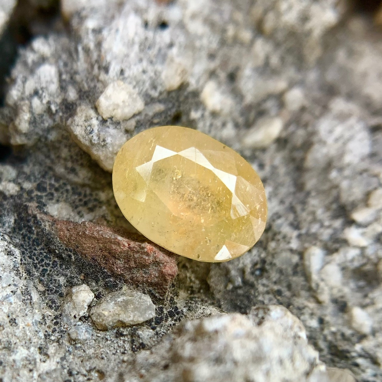 Natural Yellow Sapphire - 4.25 Carat/4.71 Ratti