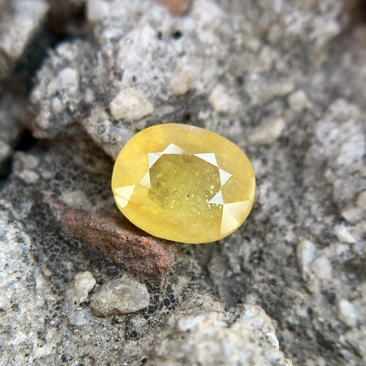 Natural Yellow Sapphire - 4.65 Carat/5.16 Ratti