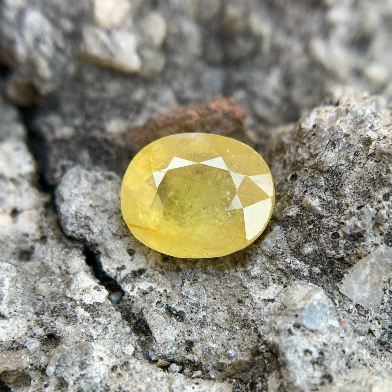 Natural Yellow Sapphire - 4.65 Carat/5.16 Ratti