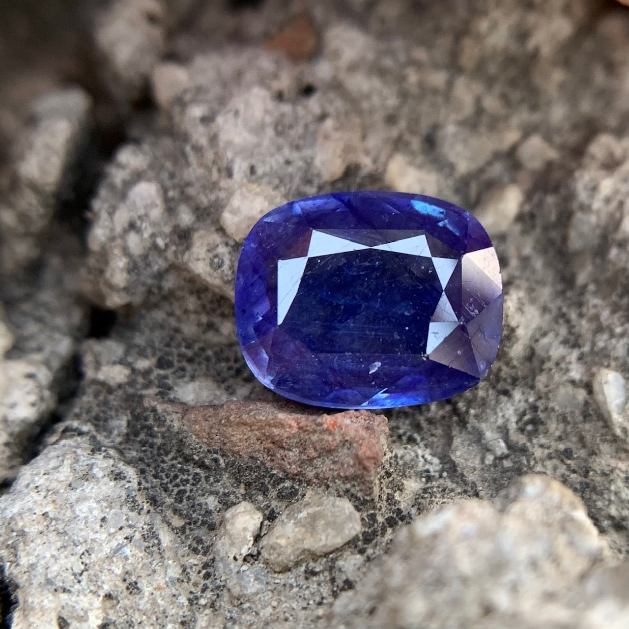 Natural Blue Sapphire - 5.05 Carats/5.60 Ratti