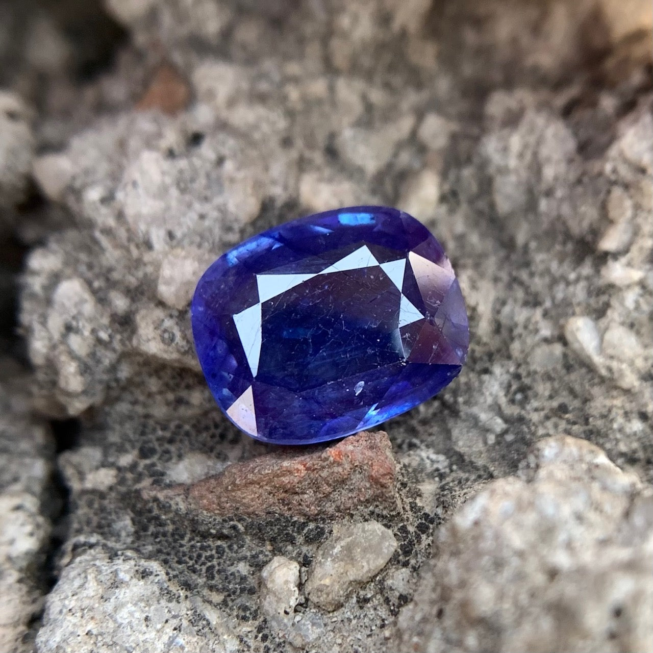 Natural Blue Sapphire - 5.05 Carats/5.60 Ratti