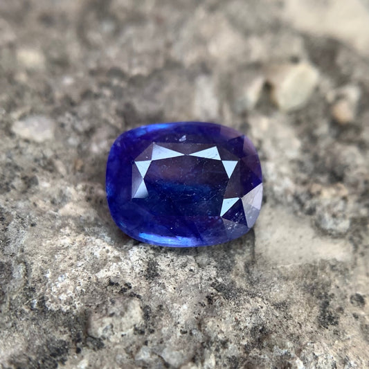 Natural Blue Sapphire - 5.05 Carats/5.60 Ratti